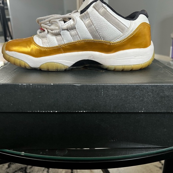 Limited addition gold and white air Jordan 11 - Picture 4 of 4